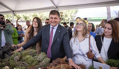 Başkan Tugay, Alaçatı Ot Festivali’nin açılışını yaptı