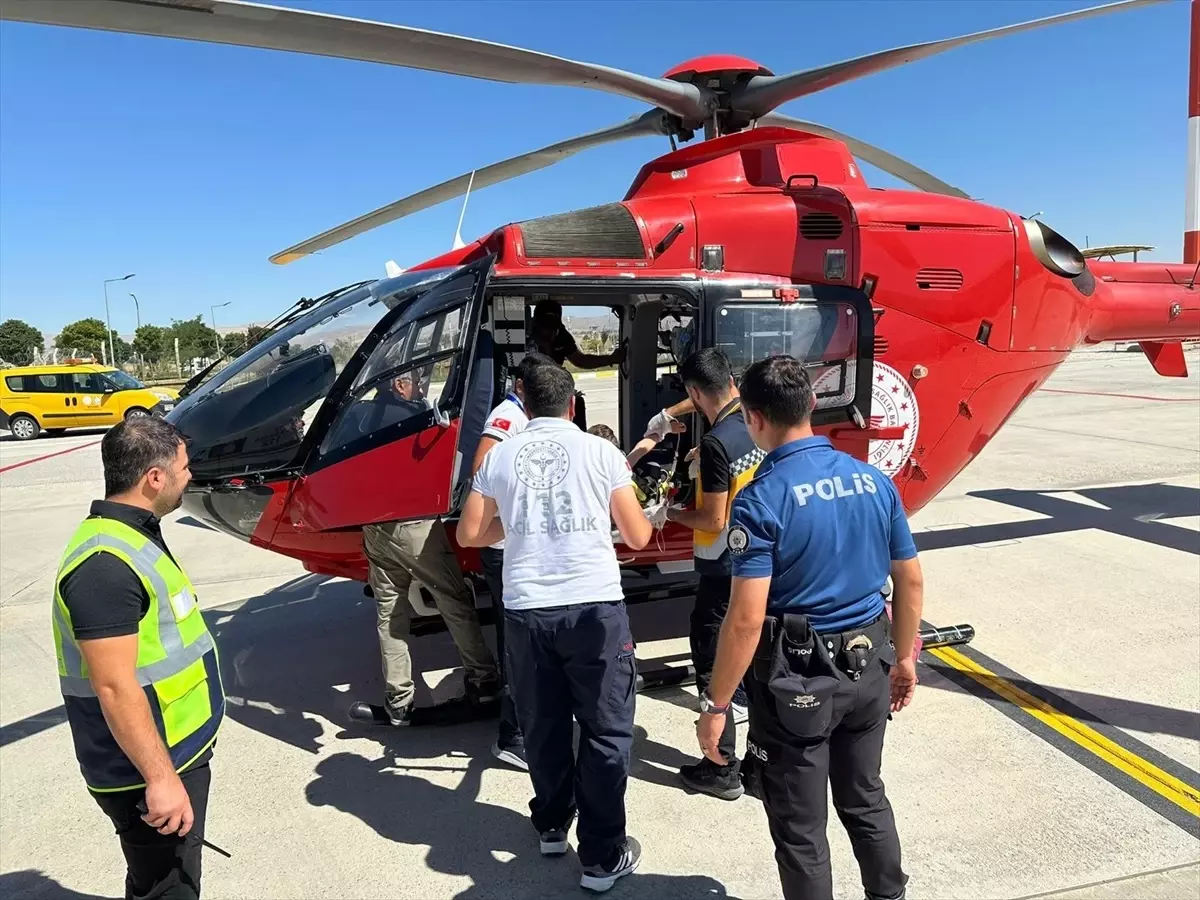 3 Yaşındaki Çocuk Helikopterle Ankara’ya Sevk Edildi